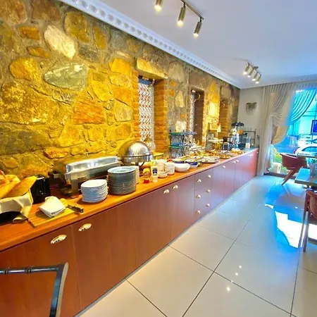 Saint John Hotel 3*