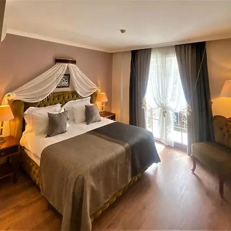 Saint John Hotel 3*
