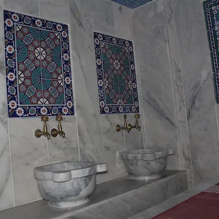 Saint John Hotel 3*