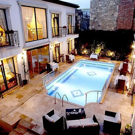 Saint John Hotel 3*