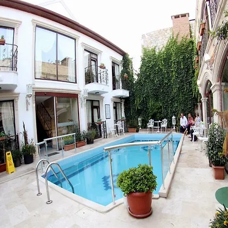 Saint John Hotel 3*
