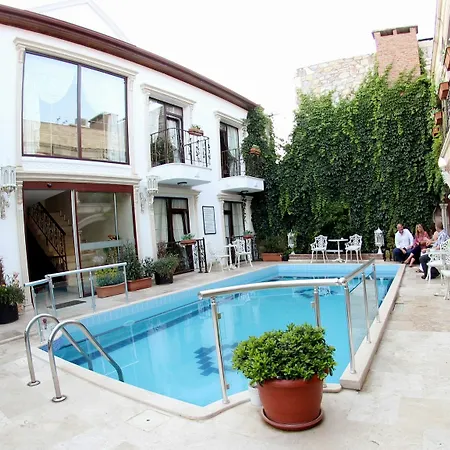 Saint John Hotel 3*